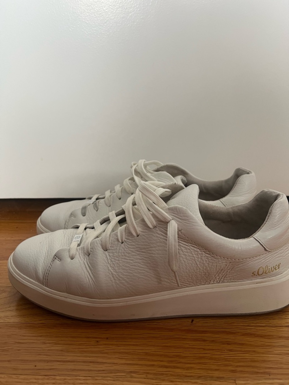 Men’s white leather shoes